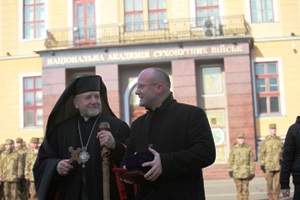 Єпископ капелан поблагословив офіцерів-випускників.(ФОТО)